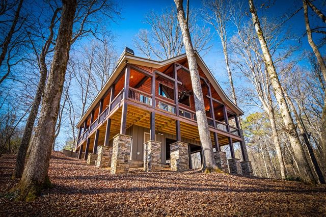 139 White Oak Drive, Blue Ridge, GA 30513