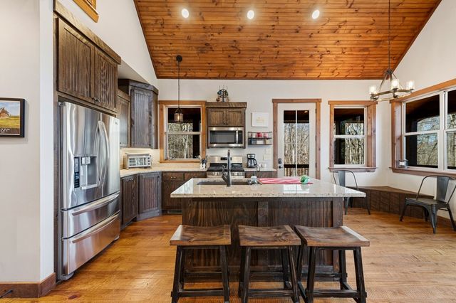 139 White Oak Drive, Blue Ridge, GA 30513