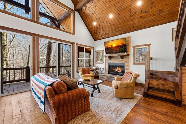 139 White Oak Drive, Blue Ridge, GA 30513