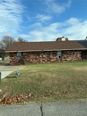 1401 E 55th Street B, Tulsa, OK 74105