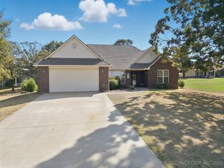 2445 Avalon Drive, Eufaula, OK 74432