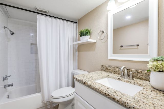 2111 Via Catalina, Carrollton, TX 75006