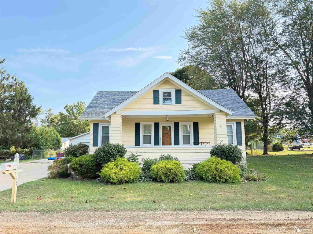 37261 Ellis Street, New Boston, MI 48164