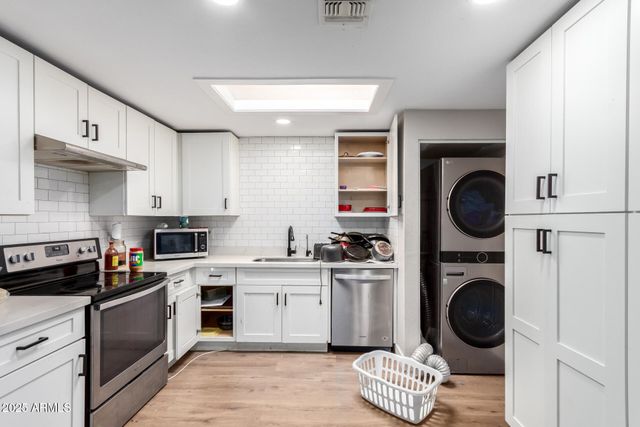 13039 N 19TH Avenue, Phoenix, AZ 85029