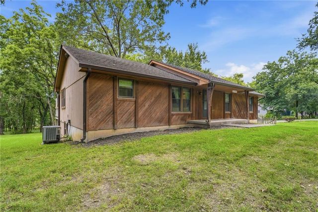 20104 Pickering Road, Belton, MO 64012