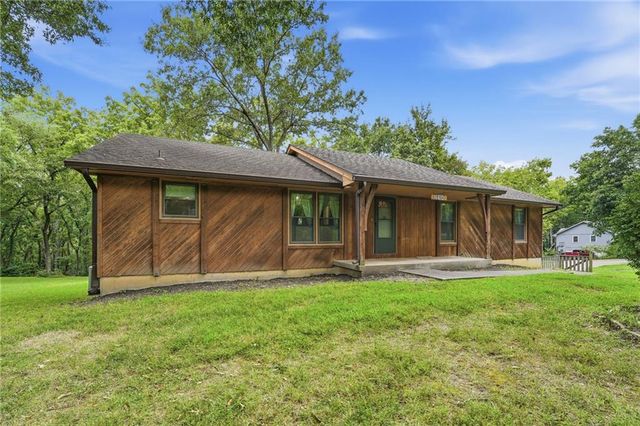20104 Pickering Road, Belton, MO 64012