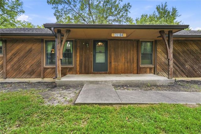 20104 Pickering Road, Belton, MO 64012