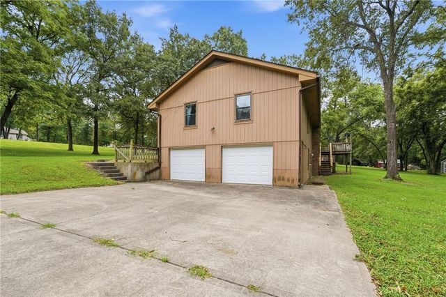 20104 Pickering Road, Belton, MO 64012