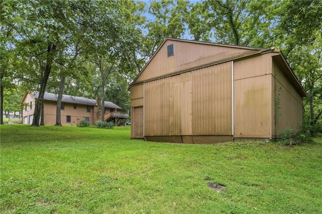 20104 Pickering Road, Belton, MO 64012