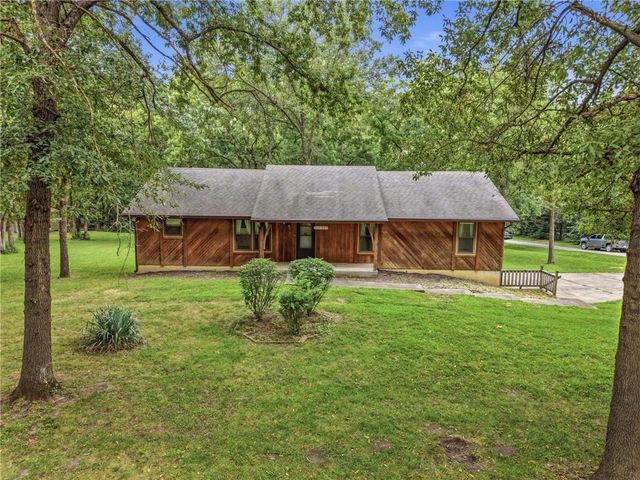 20104 Pickering Road, Belton, MO 64012