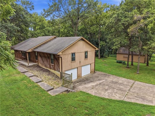 20104 Pickering Road, Belton, MO 64012