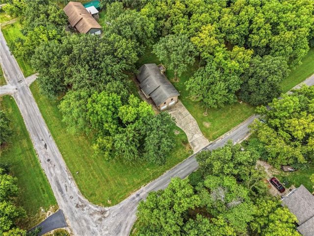 20104 Pickering Road, Belton, MO 64012