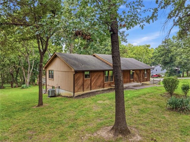 20104 Pickering Road, Belton, MO 64012