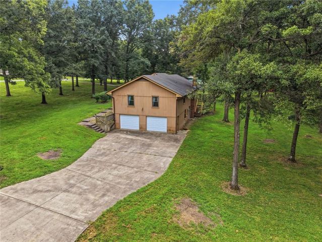 20104 Pickering Road, Belton, MO 64012