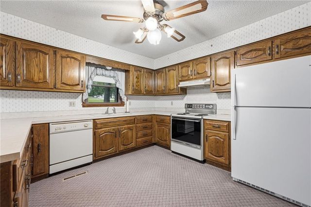 20104 Pickering Road, Belton, MO 64012