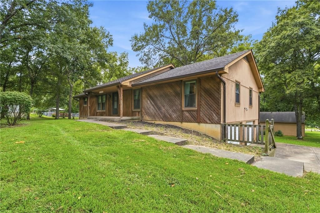 20104 Pickering Road, Belton, MO 64012