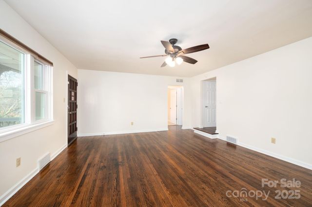 49 Pinedale Road, Asheville, NC 28805