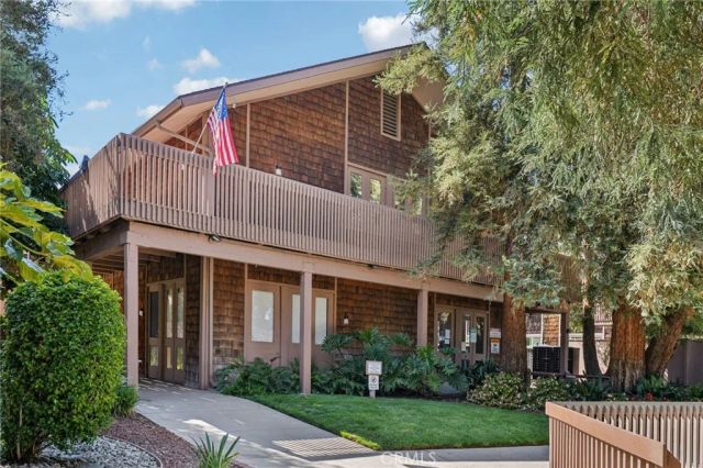 1044 Cabrillo Park Dr B, Santa Ana, CA 92701