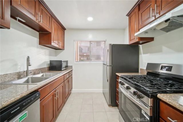 1044 Cabrillo Park Dr B, Santa Ana, CA 92701