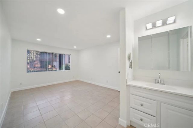 1044 Cabrillo Park Dr B, Santa Ana, CA 92701