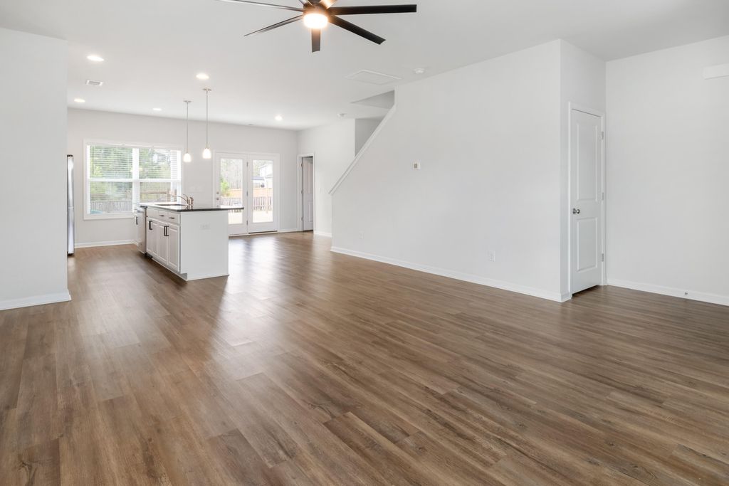 Image 4 of property listing at 173 Clydesdale Circle, Summerville, SC 29486