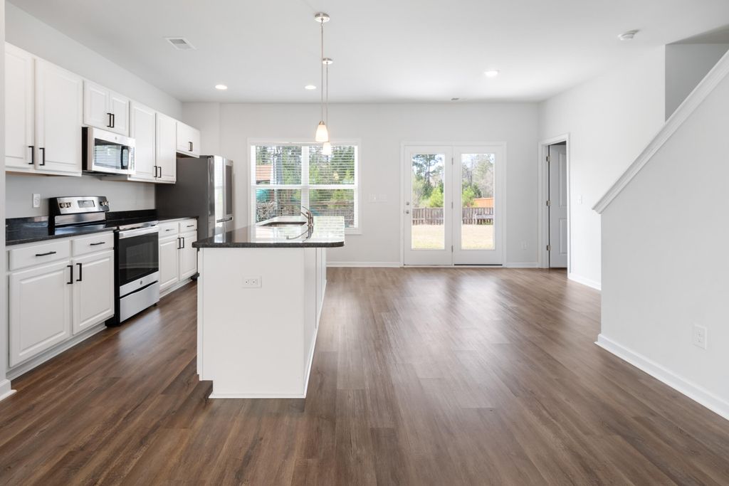 Image 5 of property listing at 173 Clydesdale Circle, Summerville, SC 29486