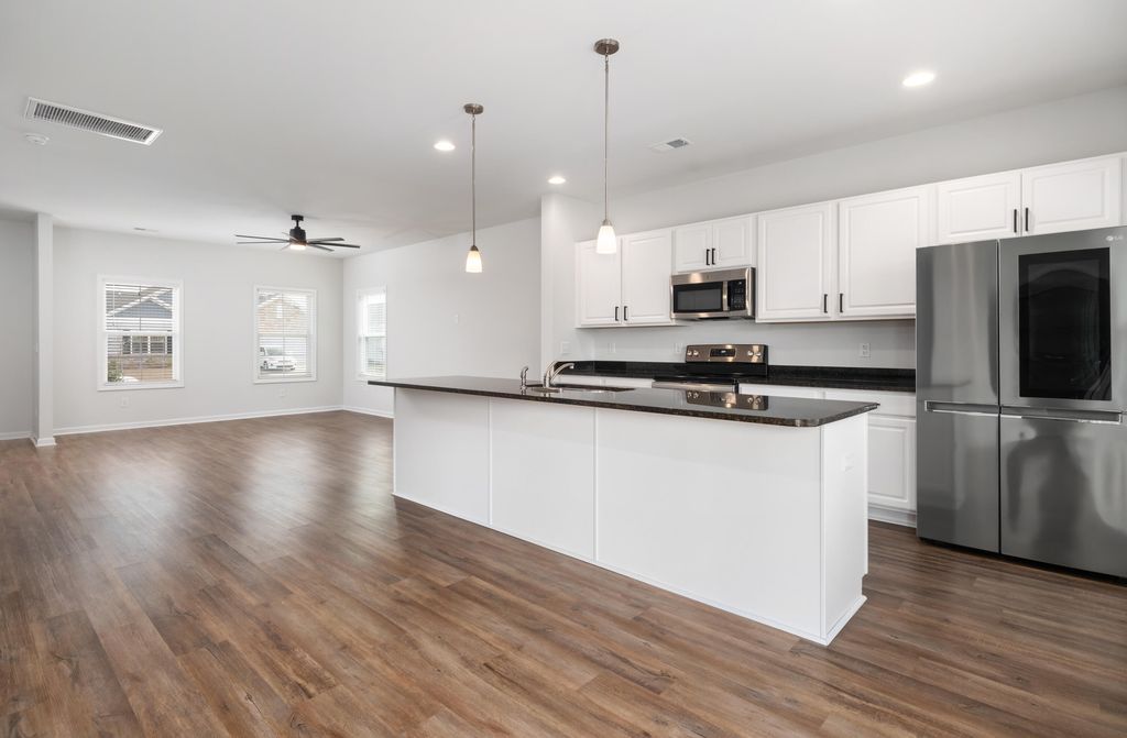 Image 6 of property listing at 173 Clydesdale Circle, Summerville, SC 29486