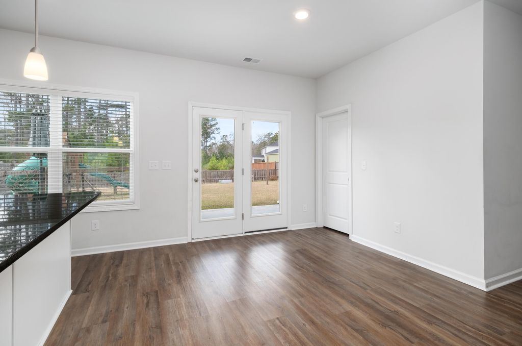 Image 8 of property listing at 173 Clydesdale Circle, Summerville, SC 29486