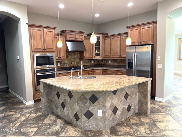 2543 E Penedes Drive, Gilbert, AZ 85298
