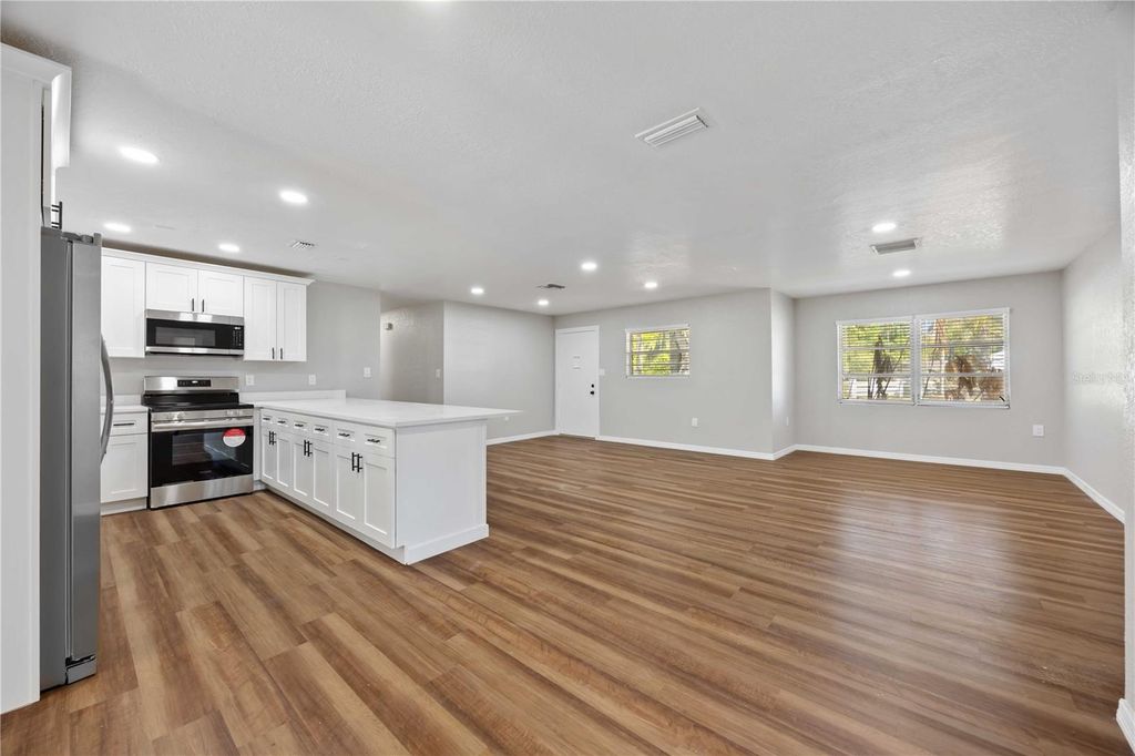 Image 12 of property listing at 1432 BANANA ROAD, Lakeland, FL 33810