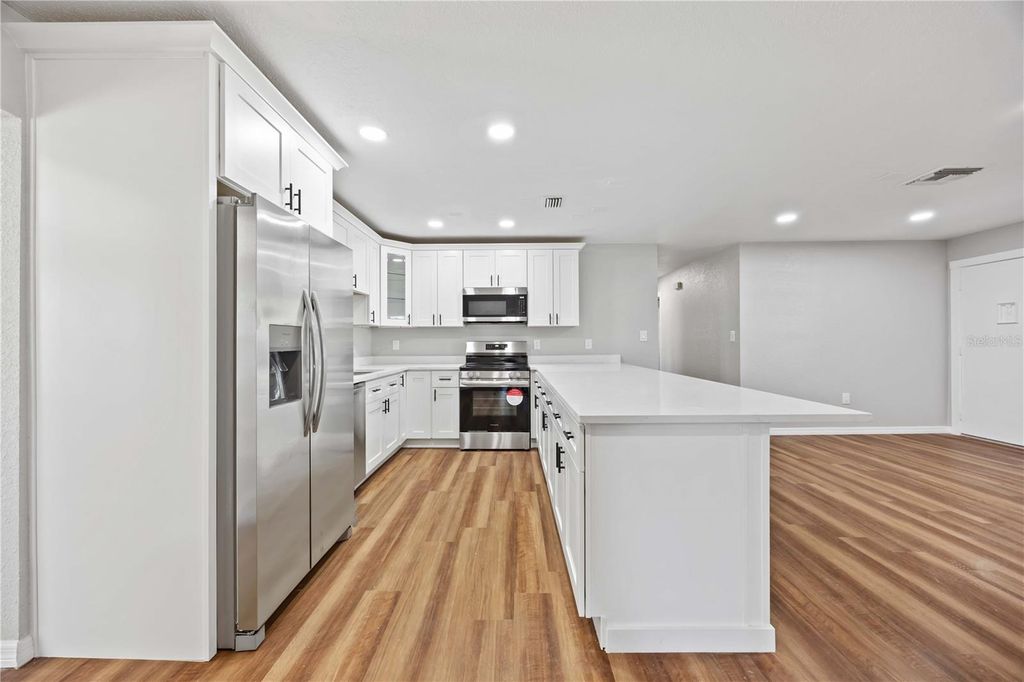 Image 13 of property listing at 1432 BANANA ROAD, Lakeland, FL 33810