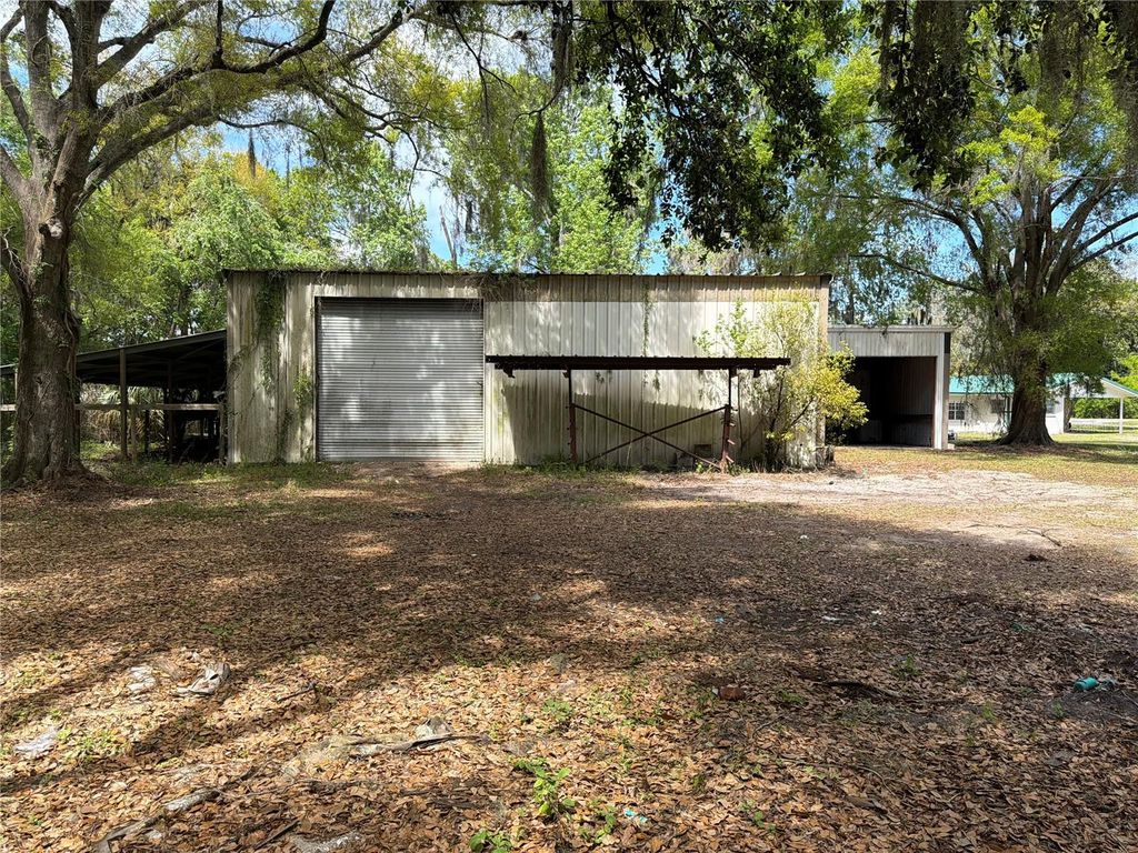 Image 38 of property listing at 1432 BANANA ROAD, Lakeland, FL 33810