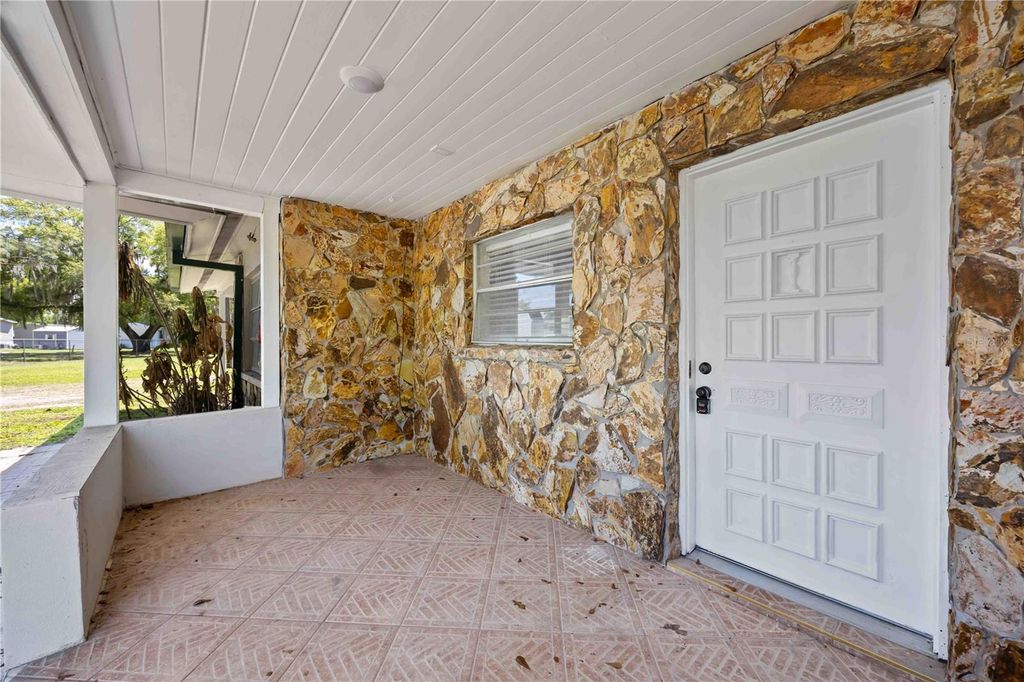 Image 5 of property listing at 1432 BANANA ROAD, Lakeland, FL 33810