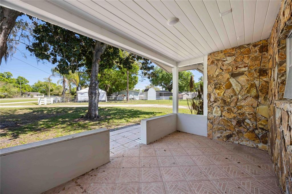 Image 6 of property listing at 1432 BANANA ROAD, Lakeland, FL 33810