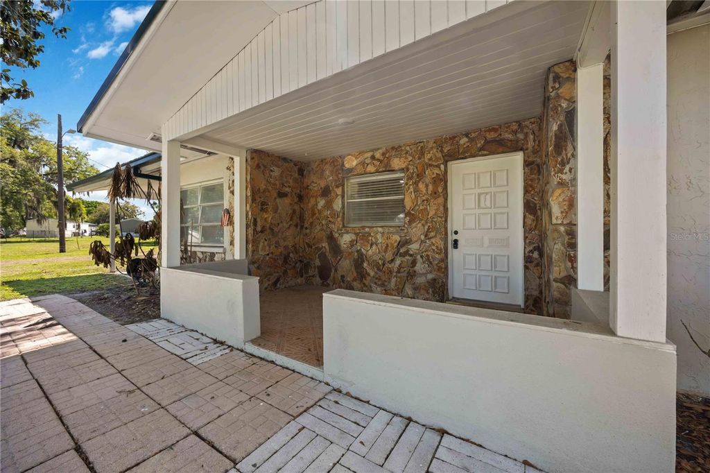 Image 7 of property listing at 1432 BANANA ROAD, Lakeland, FL 33810