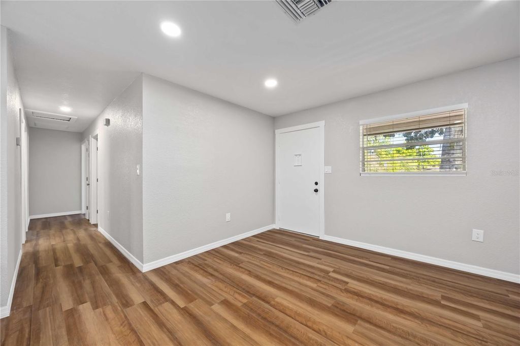 Image 8 of property listing at 1432 BANANA ROAD, Lakeland, FL 33810