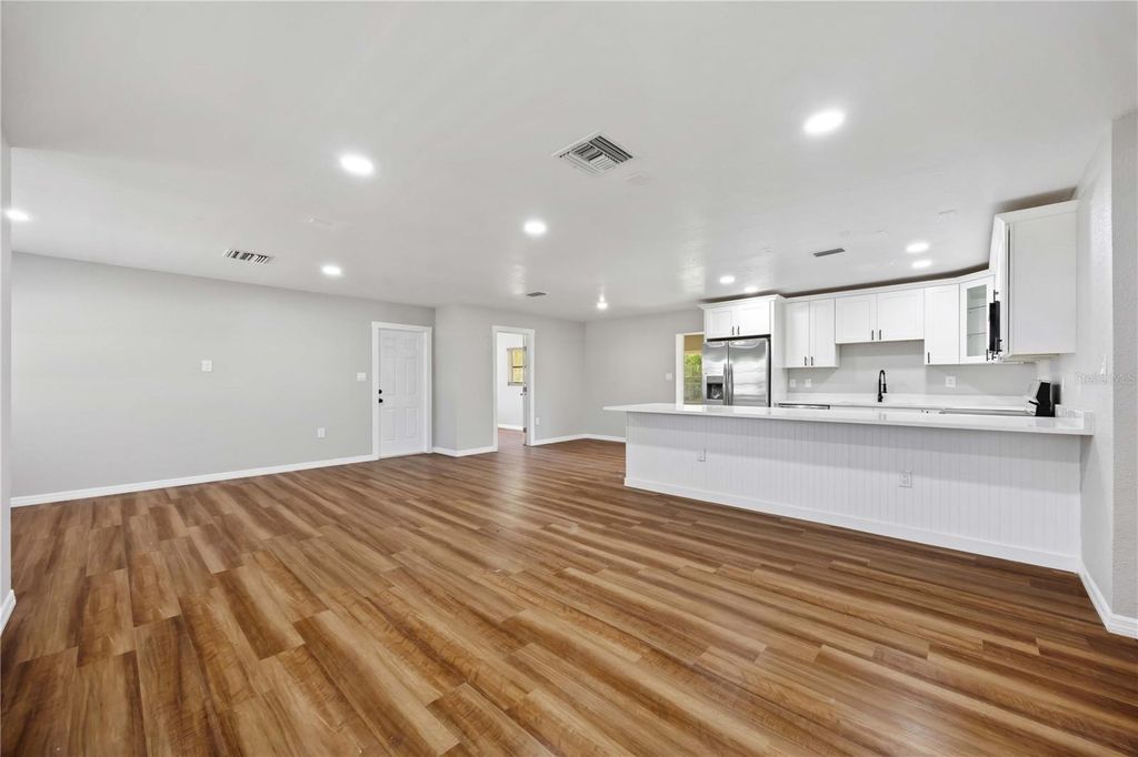 Image 9 of property listing at 1432 BANANA ROAD, Lakeland, FL 33810