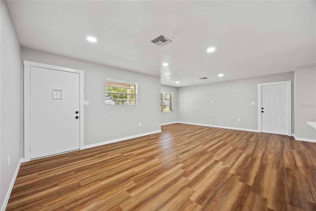 Image 10 of property listing at 1432 BANANA ROAD, Lakeland, FL 33810