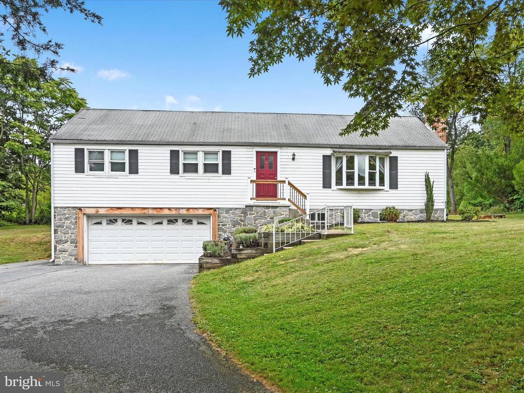 943 CAMPUS RD, Elizabethtown, PA 17022