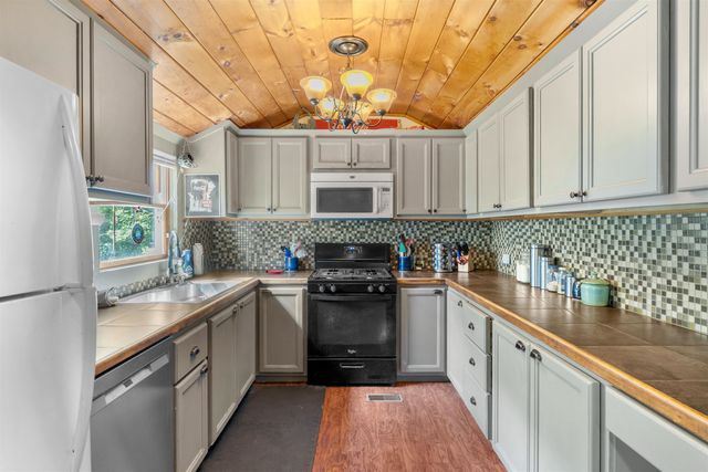62 Castle Rock Road, Barrington, NH 03825