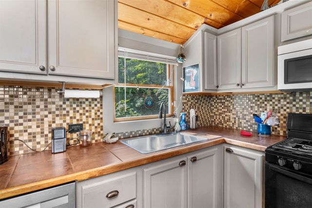 62 Castle Rock Road, Barrington, NH 03825