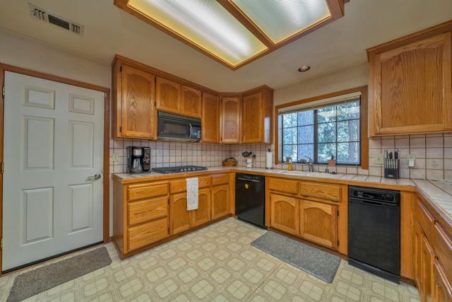 3024 Rampart Ct, Pollock Pines, CA 95726