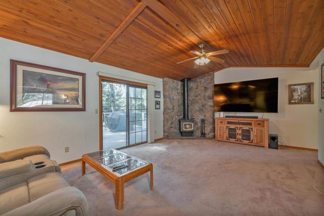 3024 Rampart Ct, Pollock Pines, CA 95726