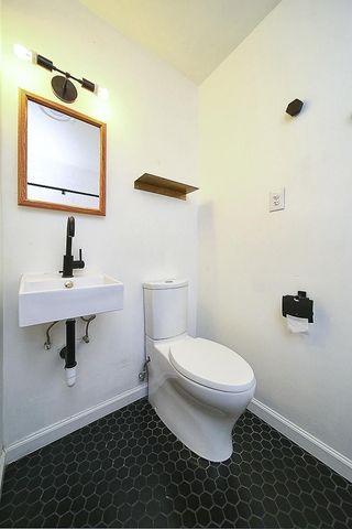 2725 Mailan Dr, Nashville, TN 37206