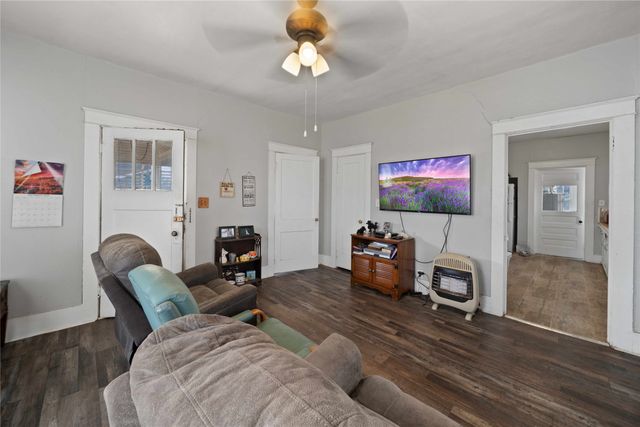 713 N Commerce Street, Gainesville, TX 76240