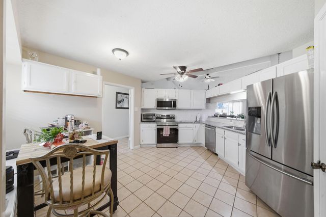411 Forest Hills Drive, League City, TX 77573
