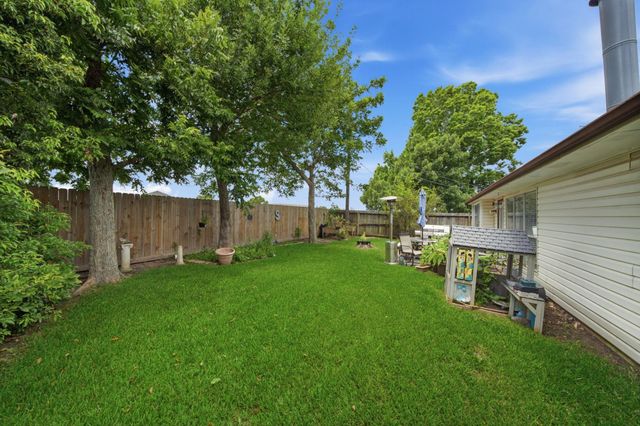 411 Forest Hills Drive, League City, TX 77573