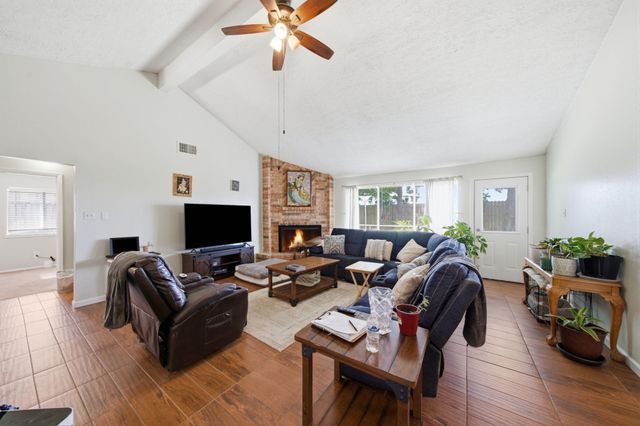 411 Forest Hills Drive, League City, TX 77573