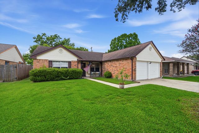411 Forest Hills Drive, League City, TX 77573