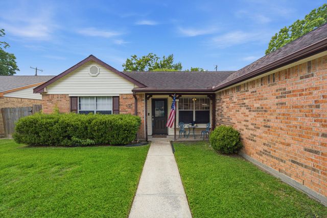 411 Forest Hills Drive, League City, TX 77573